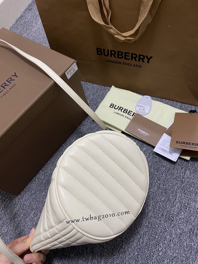 Burberry專門店新款絎縫腰包 巴寶莉羔羊皮新月形斜挎腰包 yxb1130